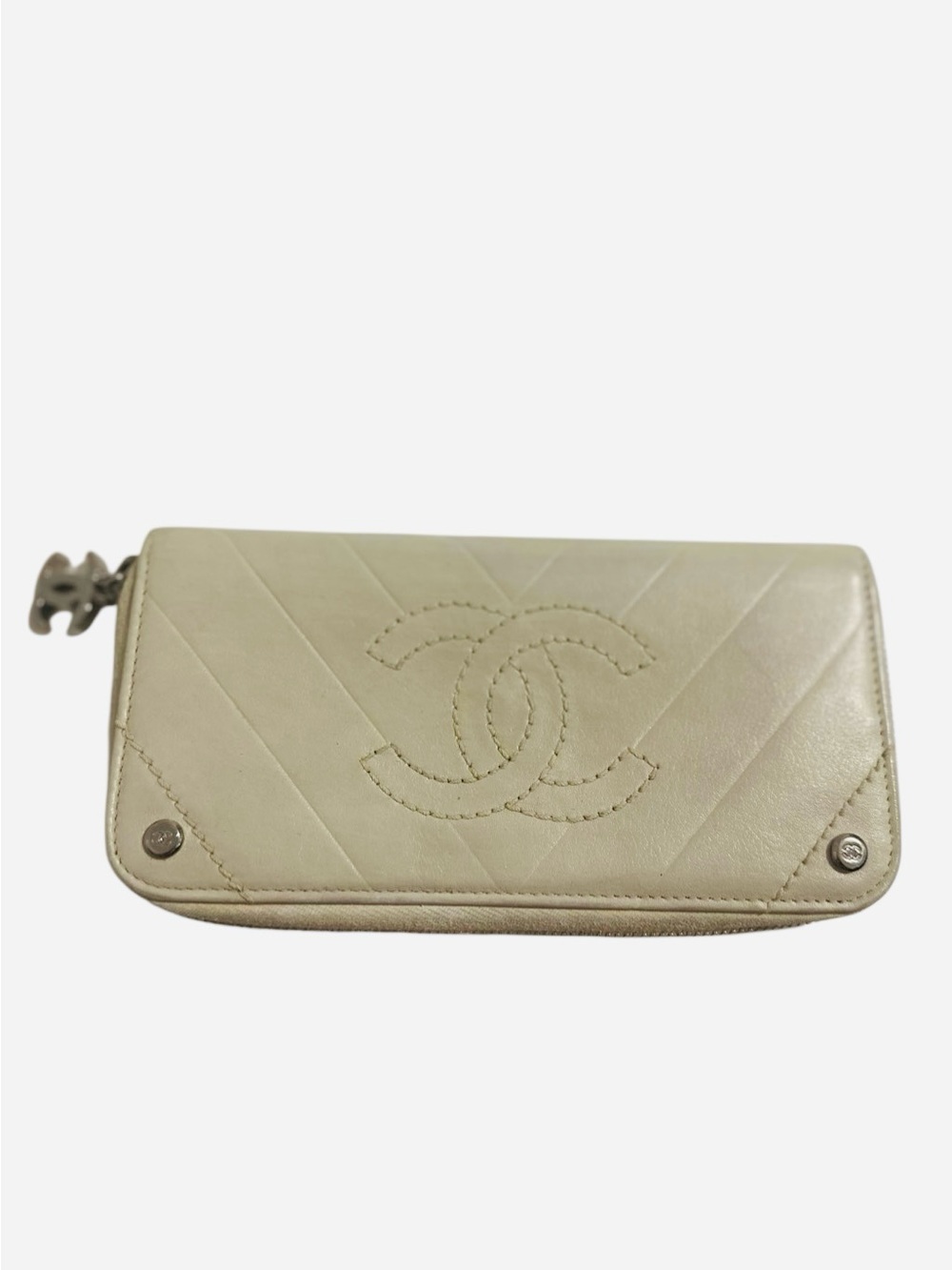 CHANEL Cream Quilted Leather Zip-Around Wallet with CC Stitching